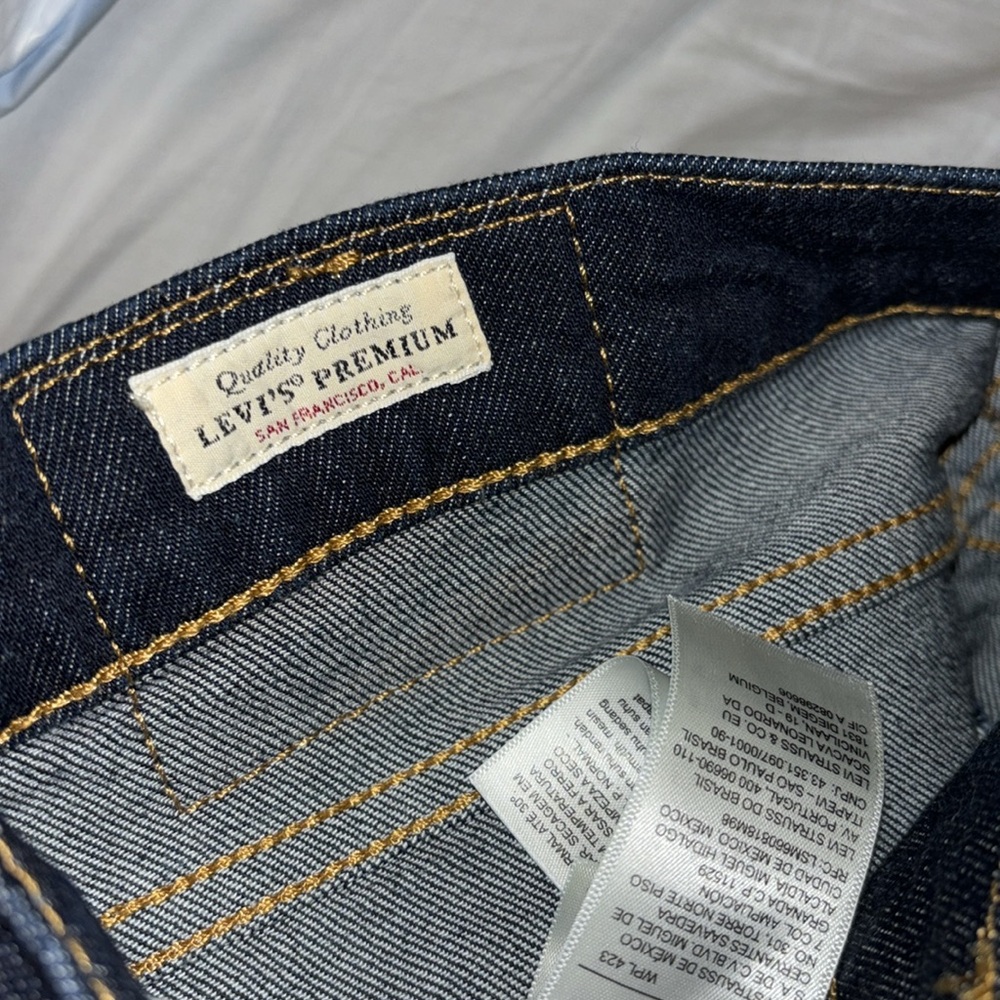 Levi’s - Picture 3 of 3
